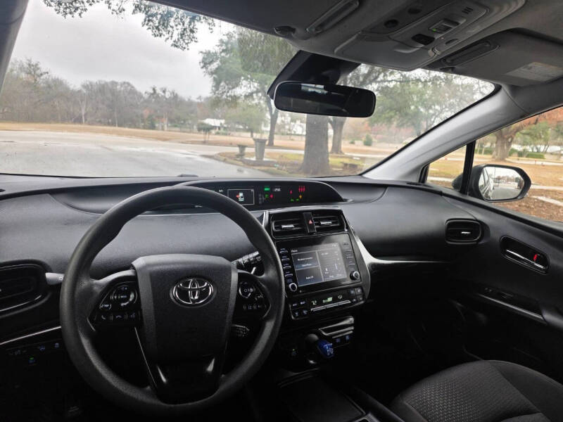 2021 Toyota Prius LE