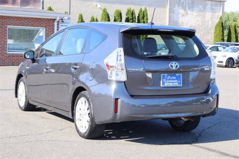 2014 Toyota Prius v Five