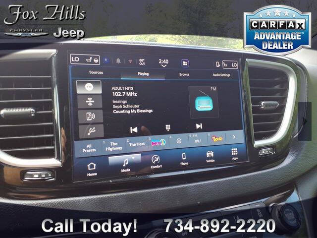 2026 Chrysler Pacifica Select