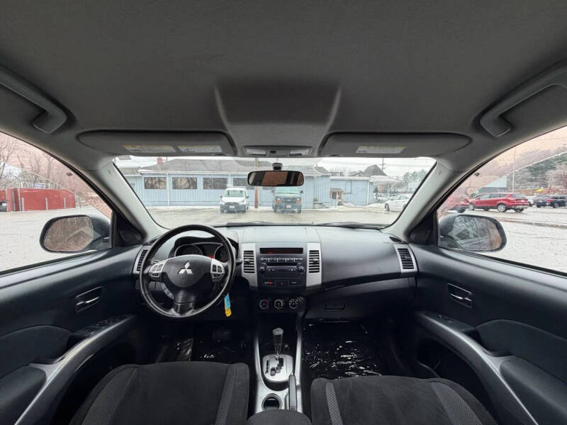 2011 Mitsubishi Outlander ES