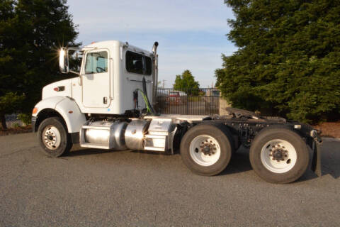 2023 Peterbilt 348