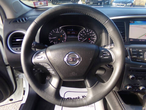 2017 Nissan Pathfinder SL