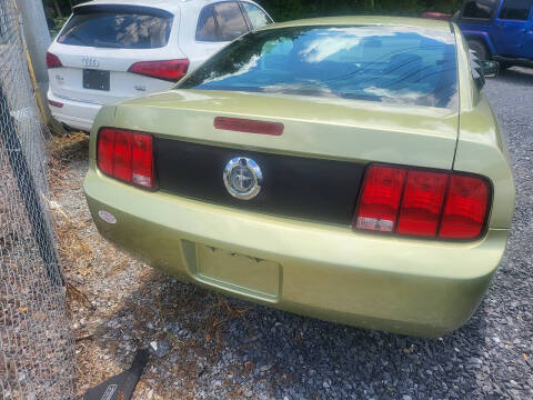 2005 Ford Mustang V6 Deluxe
