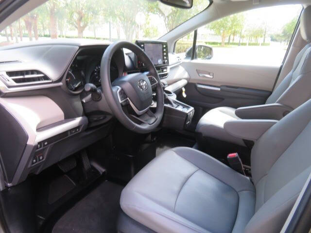 2024 Toyota Sienna XLE 7-Passenger