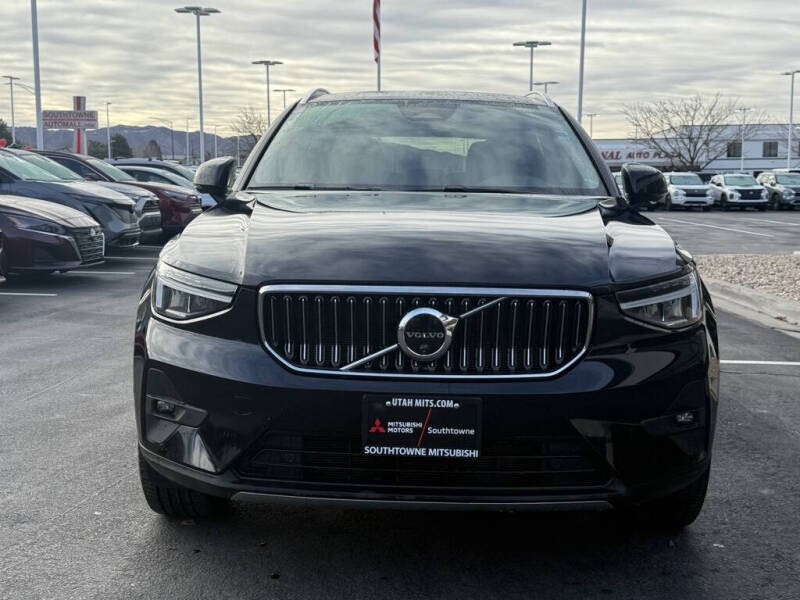 2025 Volvo XC40 B5 Plus Bright Theme