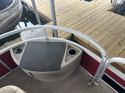 2022 Sun Tracker 24 DLX