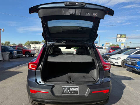 2022 Volvo XC40 T5 R-Design