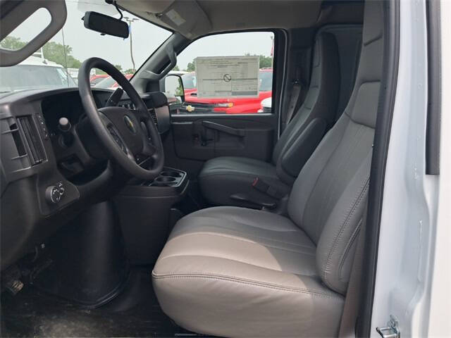 2025 Chevrolet Express 3500