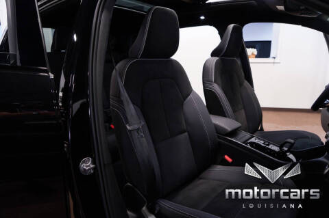 2023 Volvo XC40 B5 Plus Dark Theme