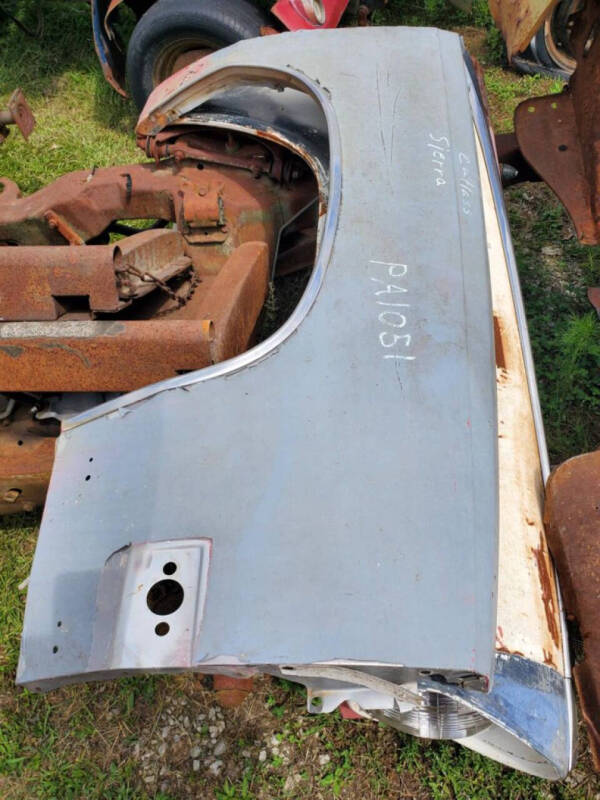 1985 Oldsmobile LEFT FENDER