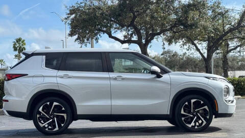 2022 Mitsubishi Outlander SE