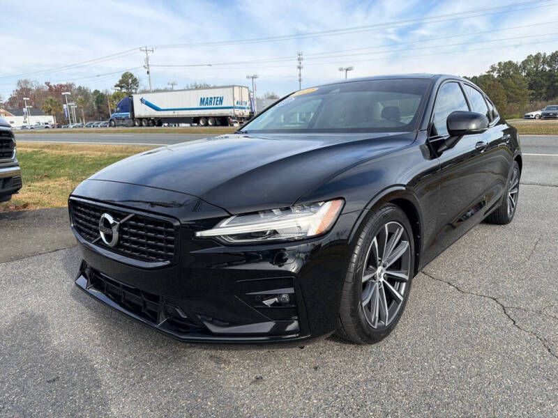 2022 Volvo S60 B5 Momentum
