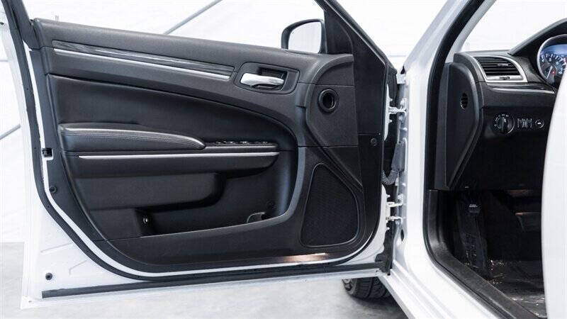 2022 Chrysler 300 Touring