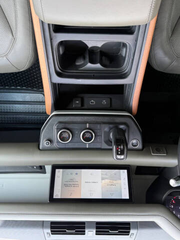 2020 Land Rover Defender 110 SE