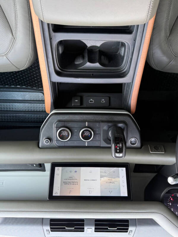 2020 Land Rover Defender 110 SE