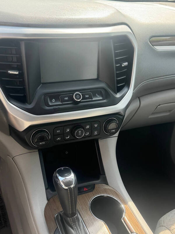 2017 GMC Acadia SLE-1
