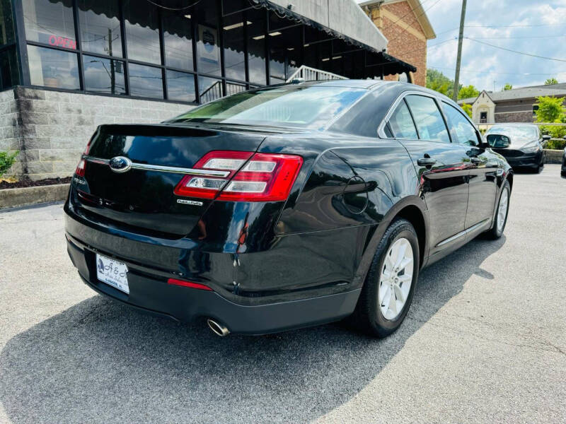 2014 Ford Taurus SE