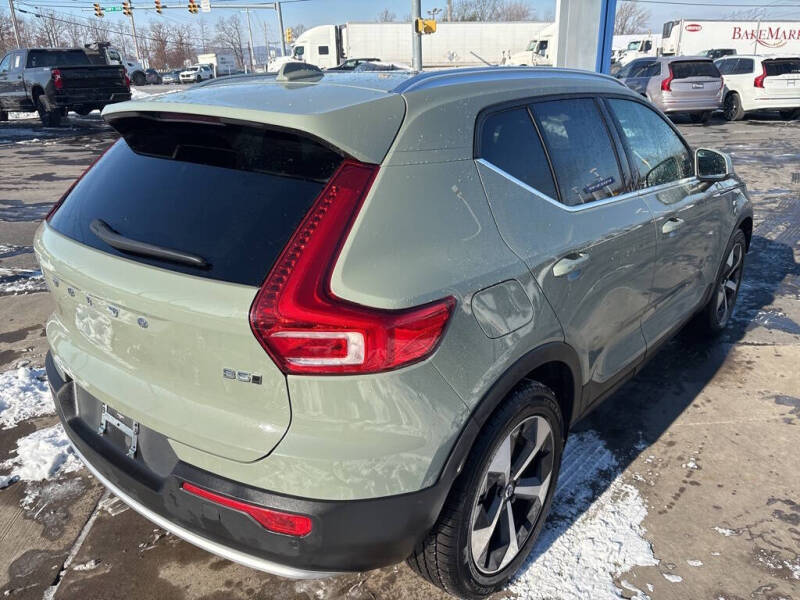 2025 Volvo XC40 B5 Plus Bright Theme