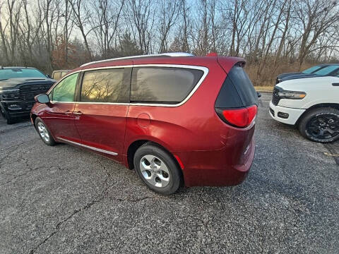 2017 Chrysler Pacifica Touring-L Plus