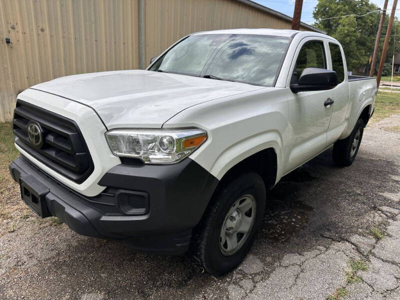 2020 Toyota Tacoma SR's photo
