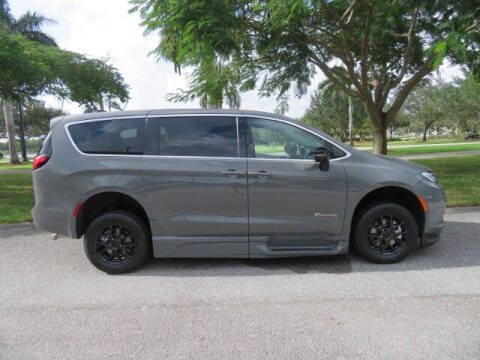 2024 Chrysler Pacifica Touring L