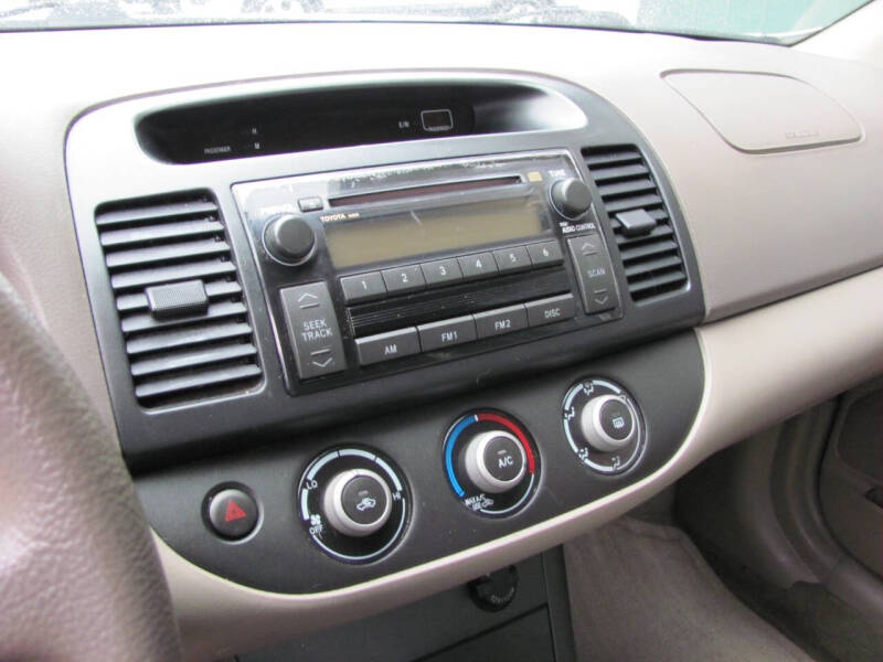 2005 Toyota Camry Standard photo 11