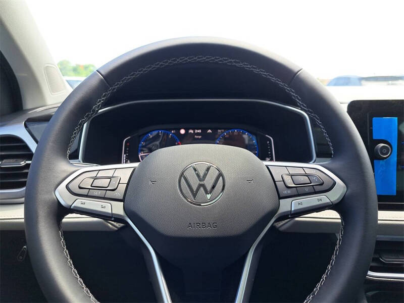 2025 Volkswagen Taos SEL 4Motion