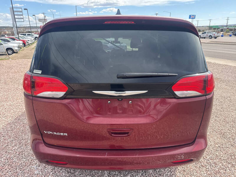2022 Chrysler Voyager LX