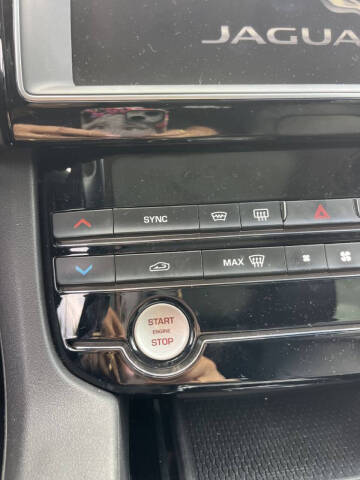 2019 Jaguar F-PACE 25t Premium