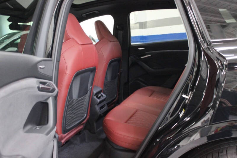 2025 Audi SQ6 e-tron quattro Premium Plus