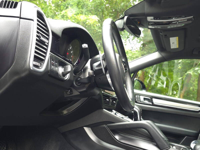 2023 Porsche Cayenne Platinum Edition