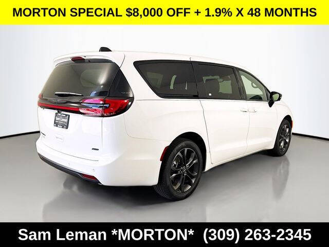 2026 Chrysler Pacifica Select