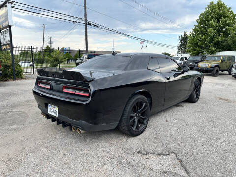 2018 Dodge Challenger SXT Plus