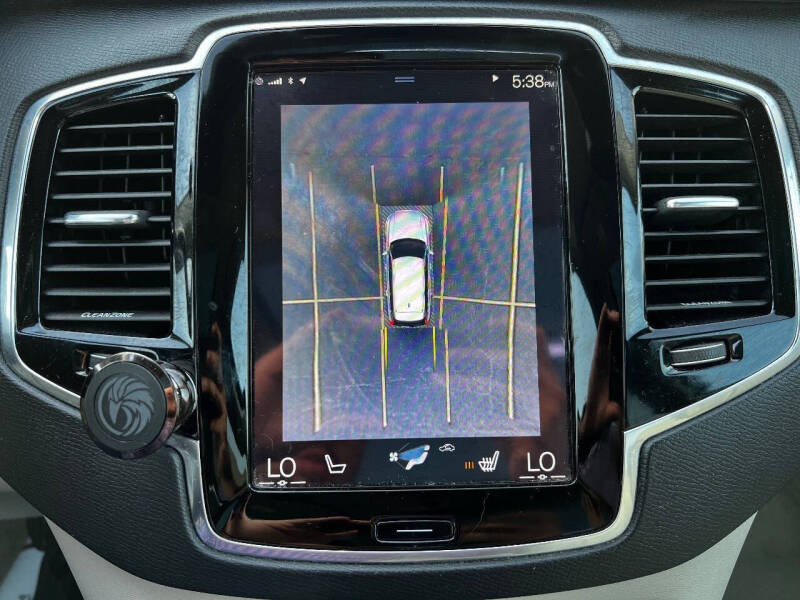 2016 Volvo XC90 T6 Momentum