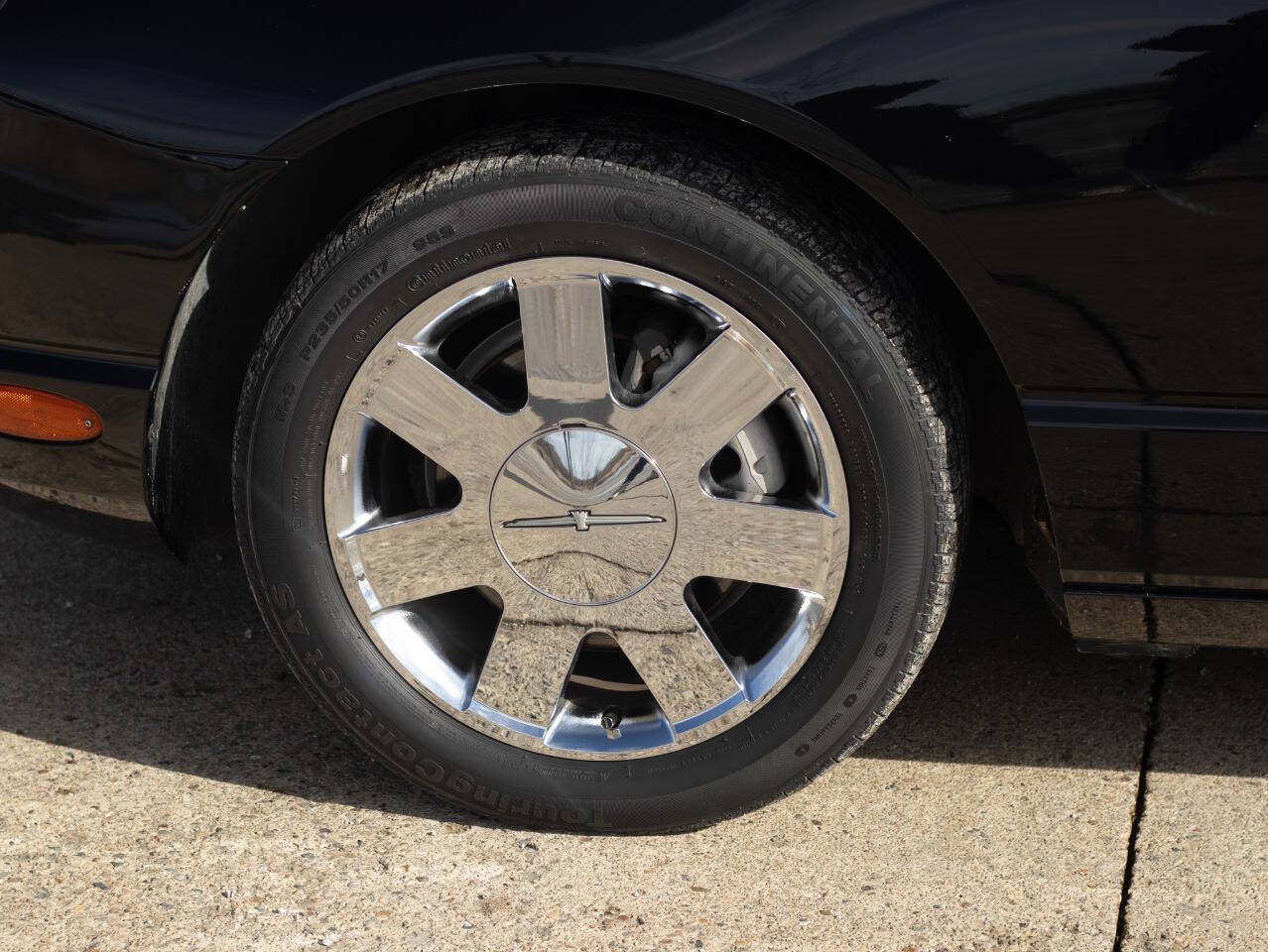 2003 Ford Thunderbird 26