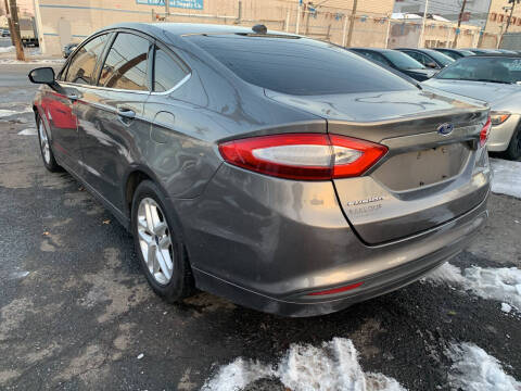 2014 Ford Fusion SE
