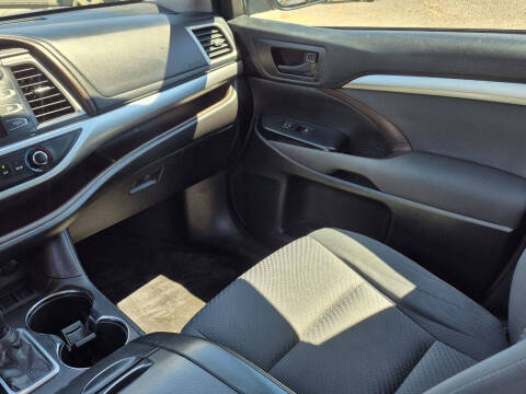 2017 Toyota Highlander LE