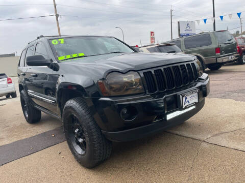 2007 Jeep Grand Cherokee for sale at Apollo Auto Sales LLC in Sioux City IA