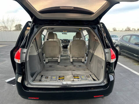 2011 Toyota Sienna Base 7-Passenger