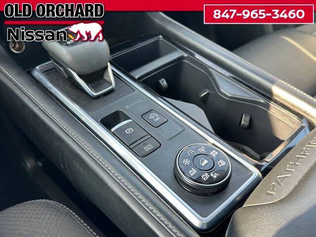 2024 Nissan Pathfinder SL