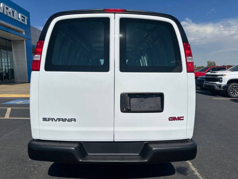 2025 GMC Savana 2500