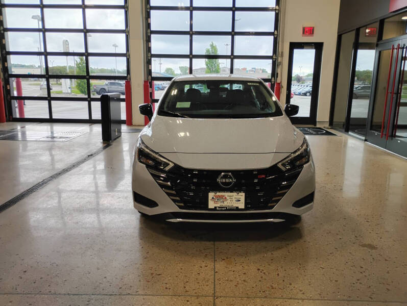 2025 Nissan Versa SR