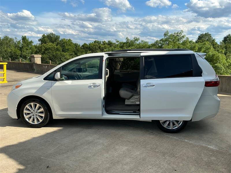 2017 Toyota Sienna XLE Premium 7-Passenger