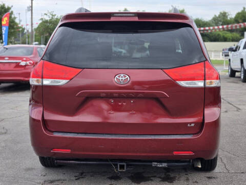 2012 Toyota Sienna LE 7-Passenger Auto Access Seat