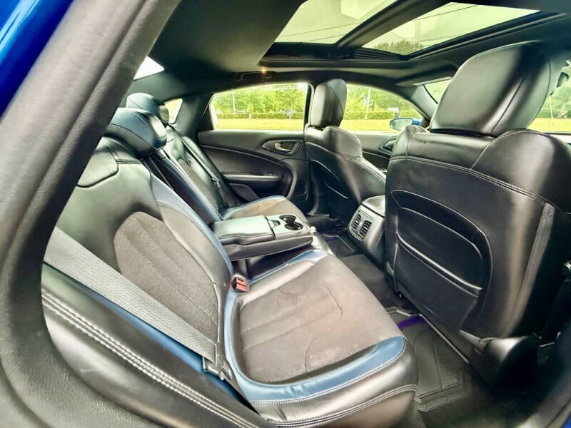 2015 Chrysler 200 S