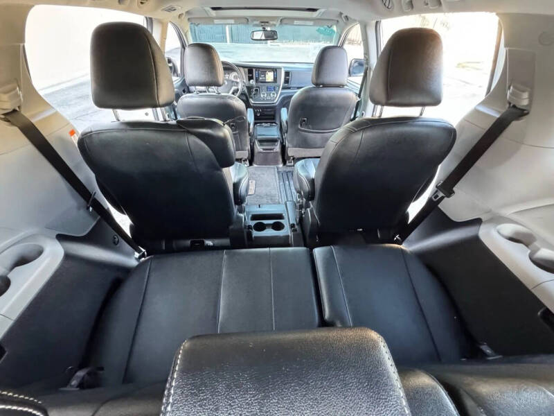 2015 Toyota Sienna SE Premium 8-Passenger