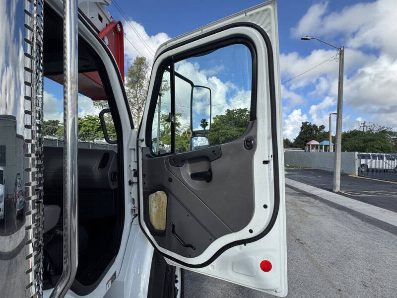 2015 Freightliner M2 112