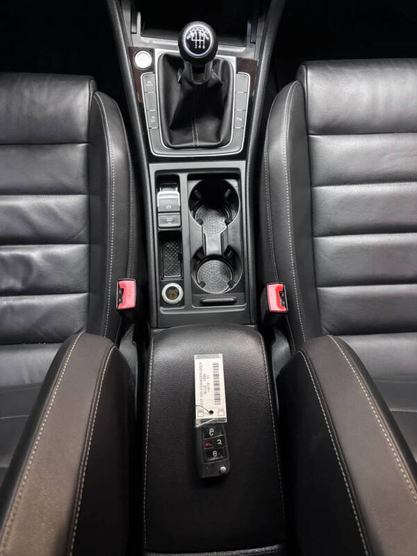 2017 Volkswagen Golf R 4Motion