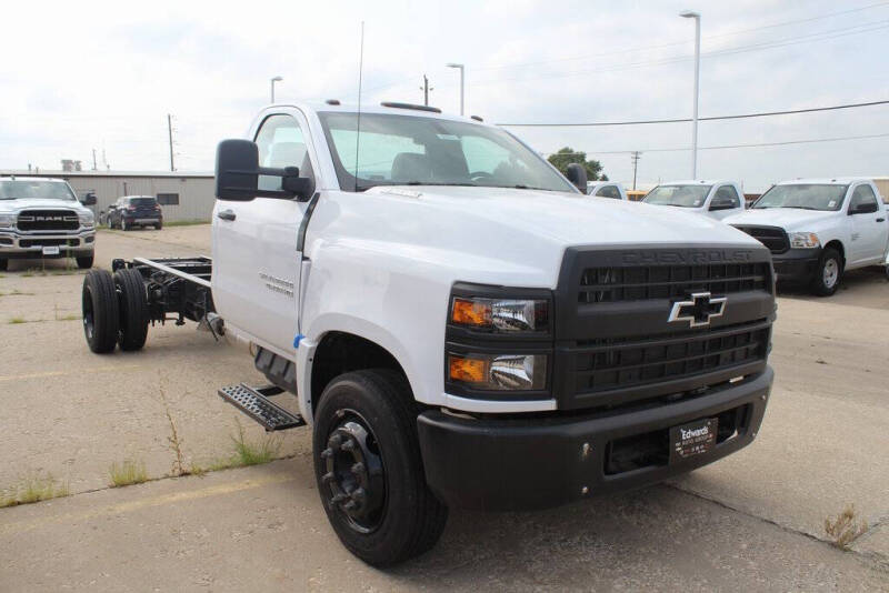 2024 Chevrolet Silverado 4500 Medium Duty Chassis Cab Work Truck's photo