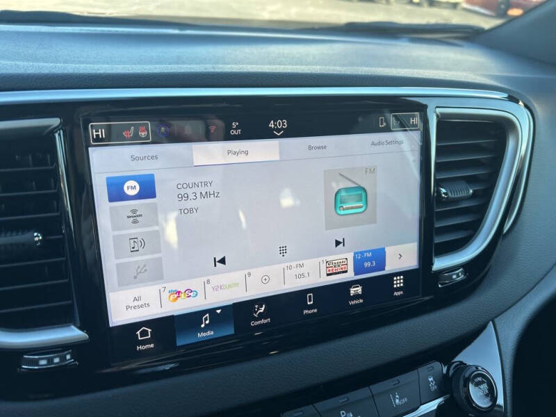 2026 Chrysler Voyager LX